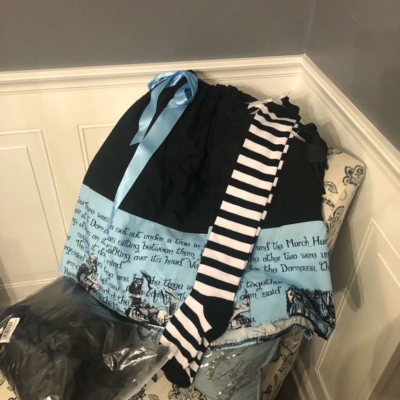 NWOT-Alice in Wonderland skirts & aaccessories. - Picture 3 of 5